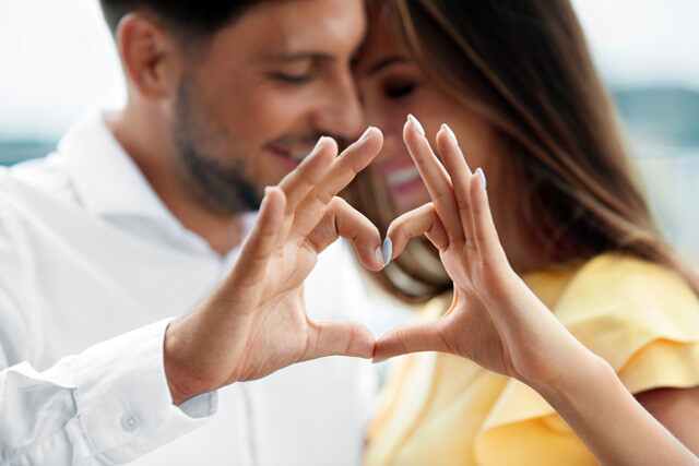 4 Signs That You Are In A Happy Relationship